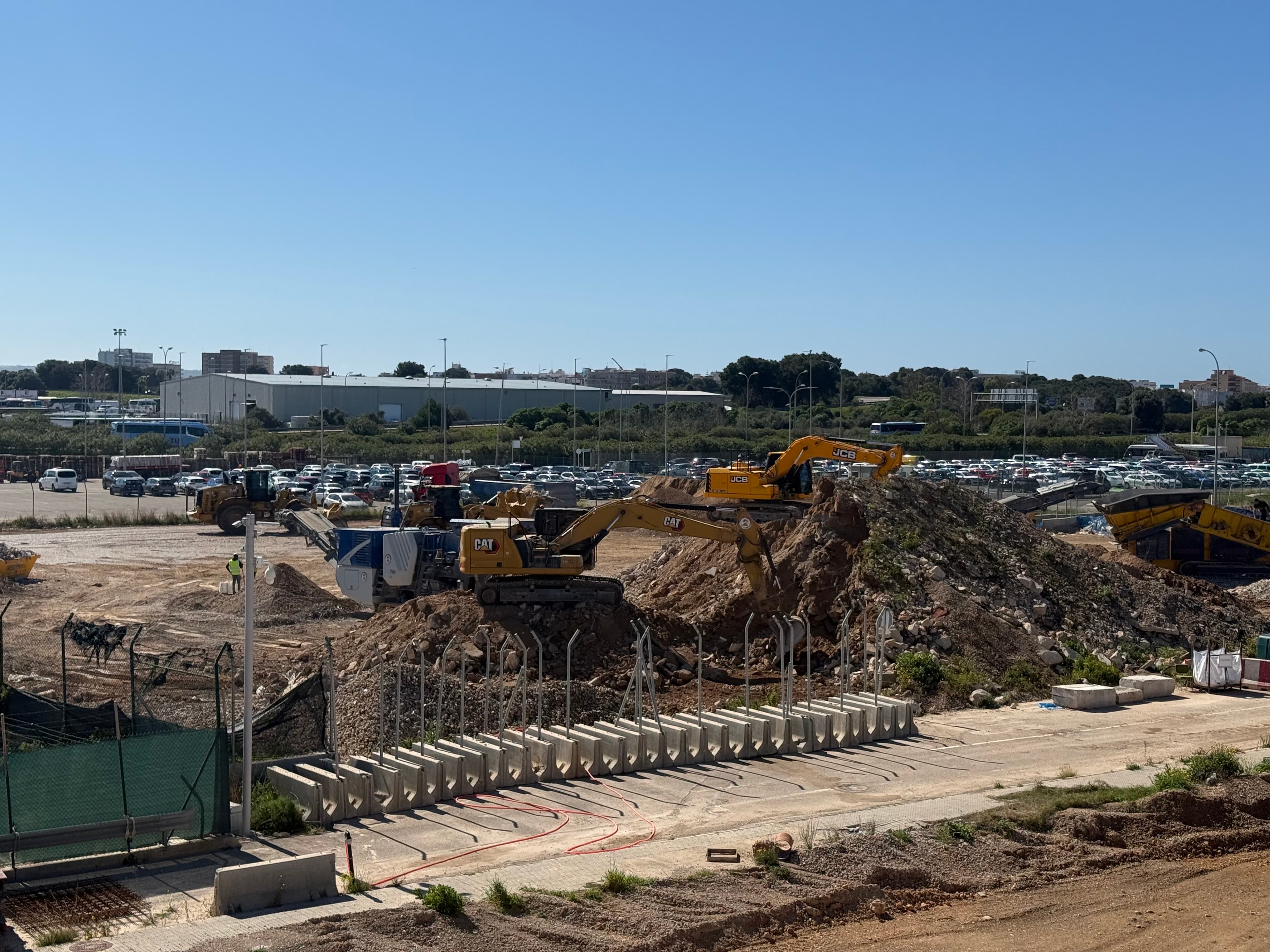 RECICLAJE DE MATERIAL DE DERRIBO EN EL AEROPUERTO DE PALMA miniatura 2