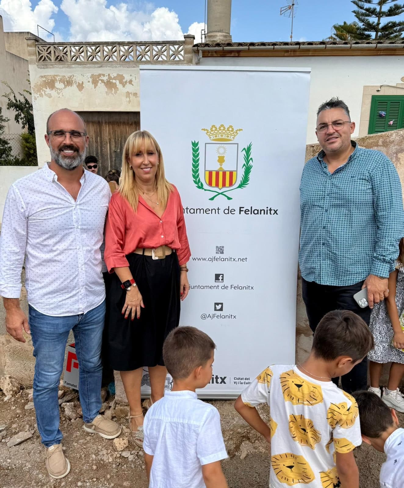 TRANSFORMACIÓN DE LA PLAÇA DE L'ESGLÉSIA DE CAS CONCOS miniatura 2