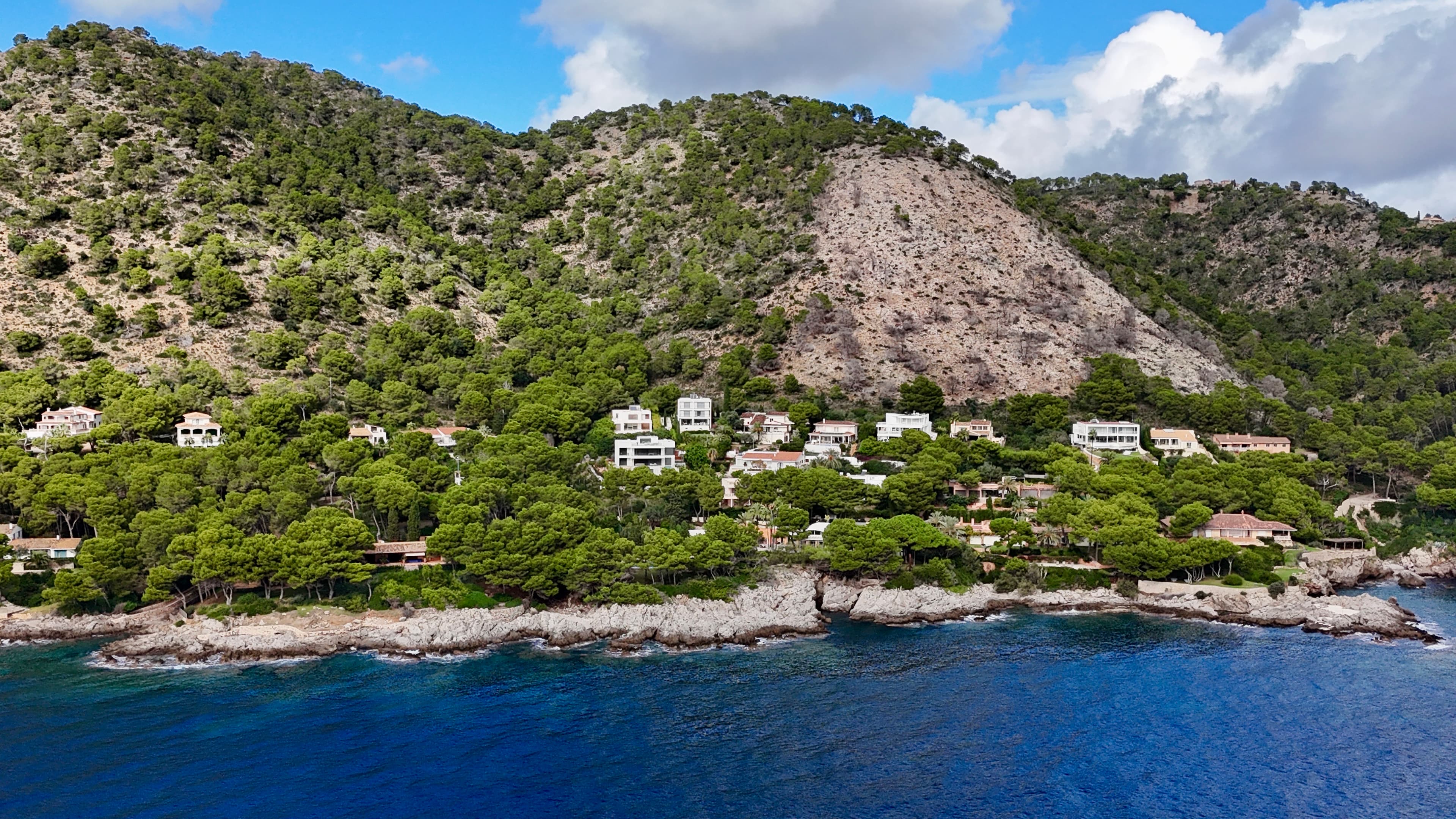 VIVIENDA DE GRANDES DIMENSIONES EN COSTA DE LOS PINOS miniatura 2