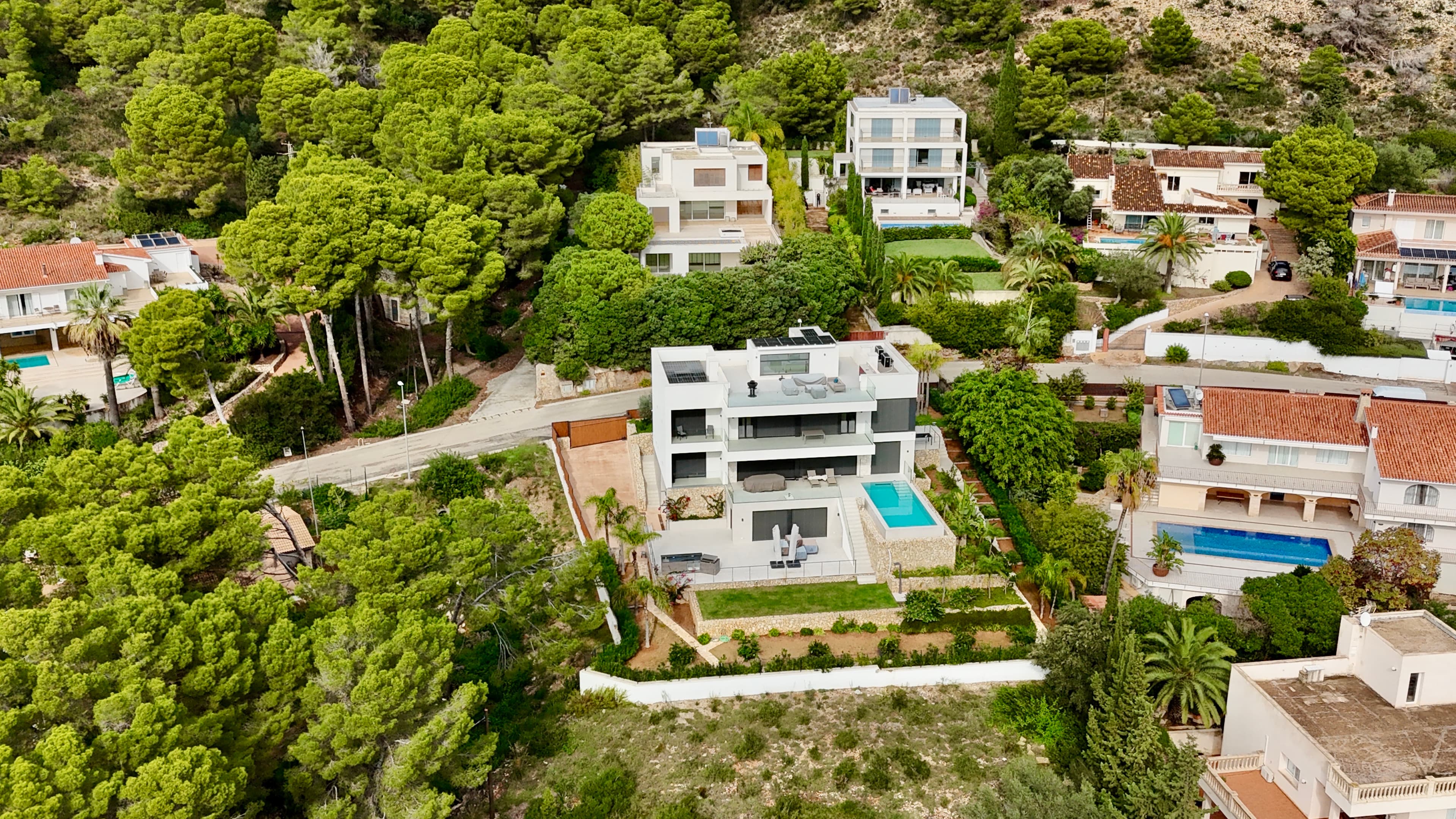 VIVIENDA DE GRANDES DIMENSIONES EN COSTA DE LOS PINOS miniatura 4