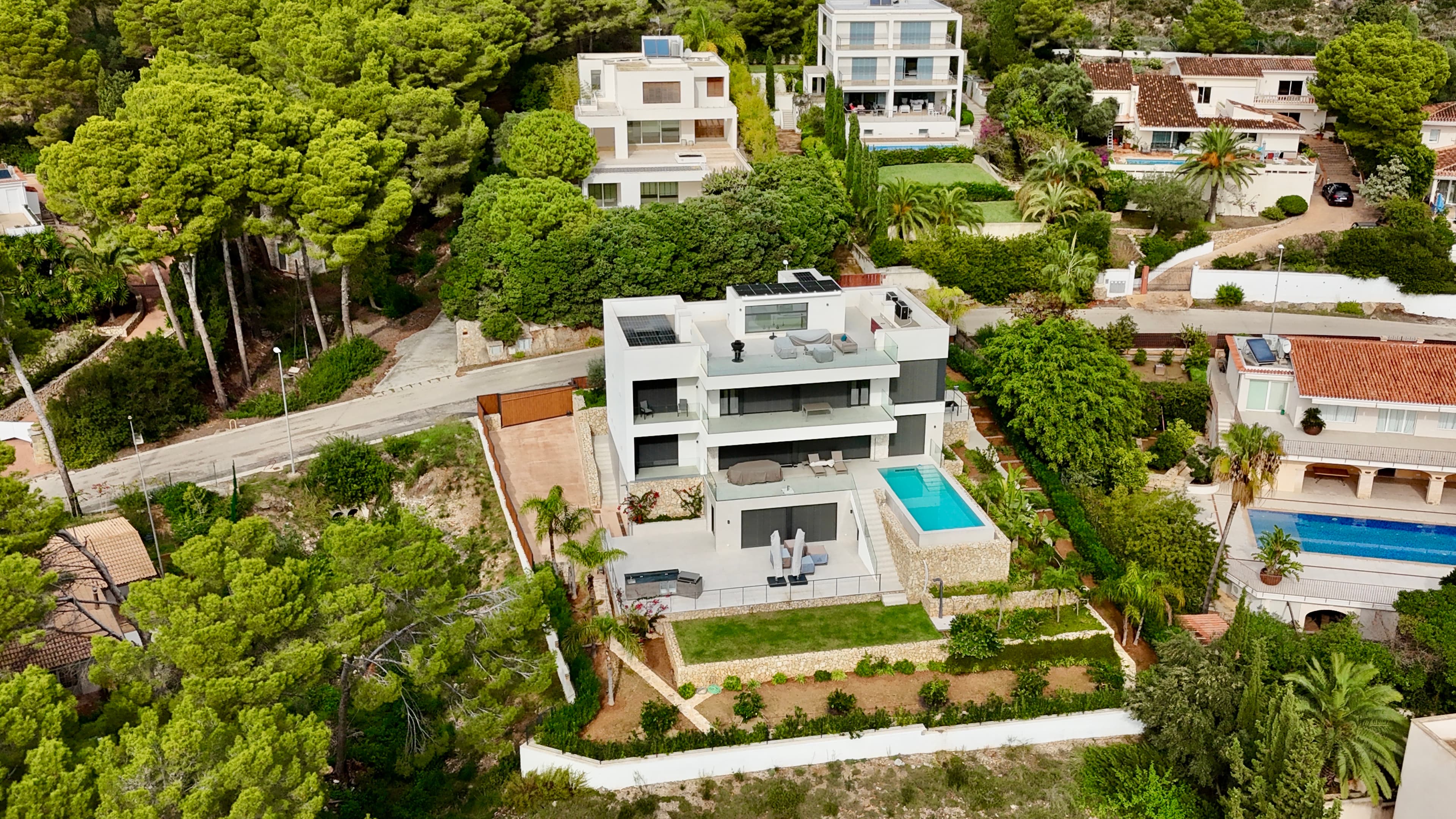 VIVIENDA DE GRANDES DIMENSIONES EN COSTA DE LOS PINOS miniatura 5