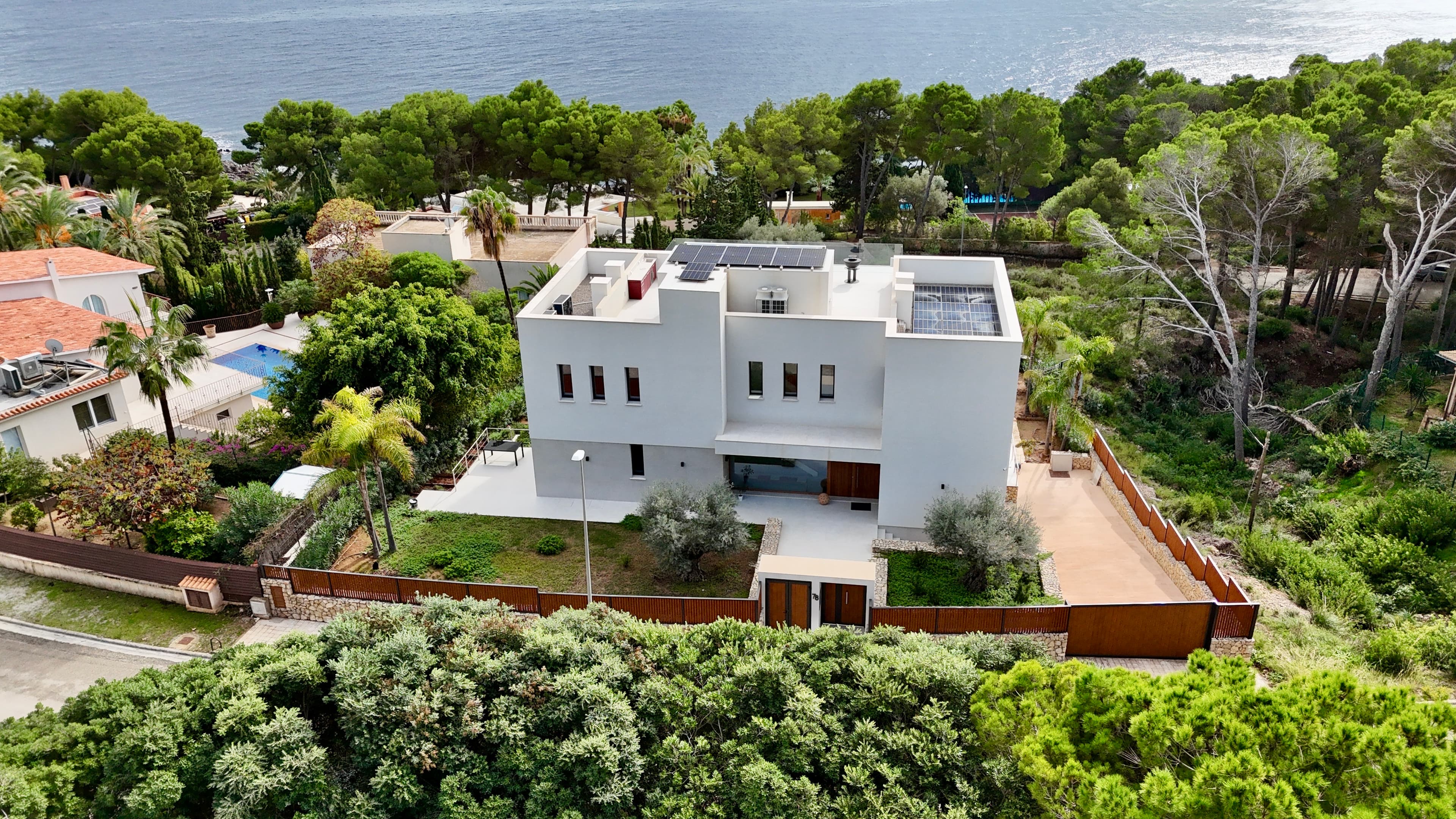 VIVIENDA DE GRANDES DIMENSIONES EN COSTA DE LOS PINOS miniatura 12