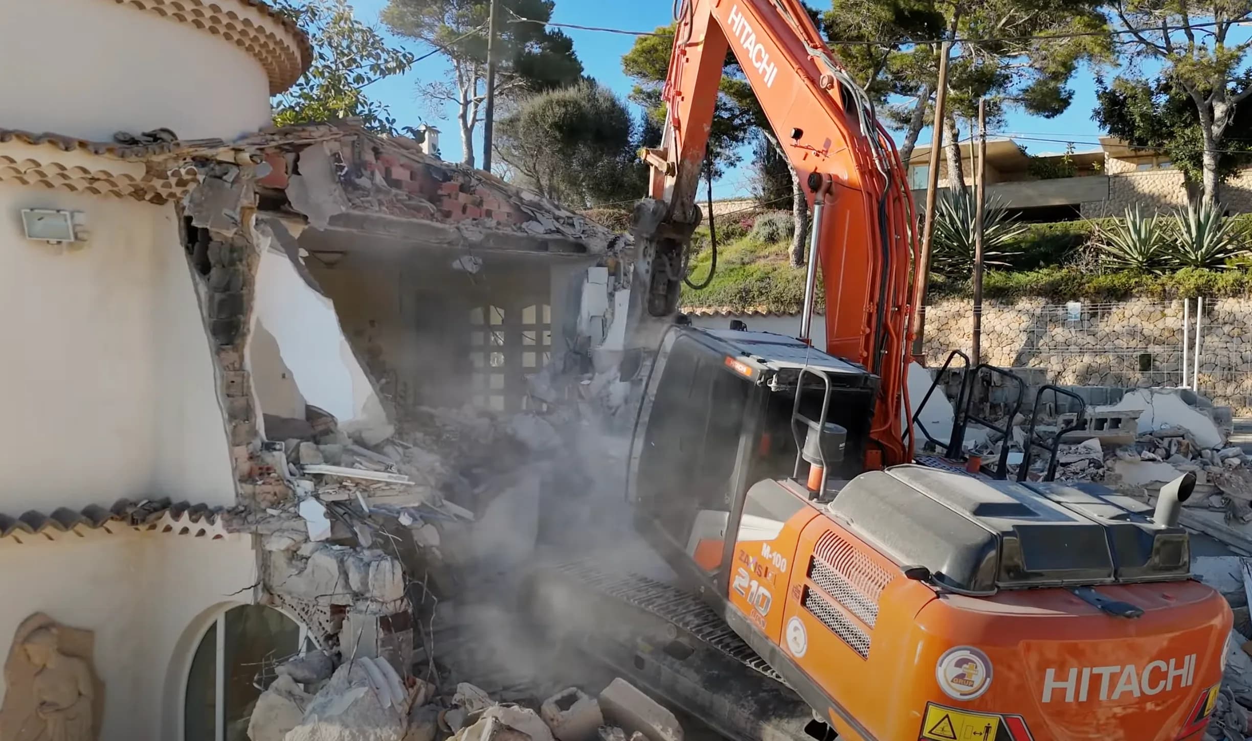 DEMOLICIÓN EN SANTA PONÇA miniatura 2
