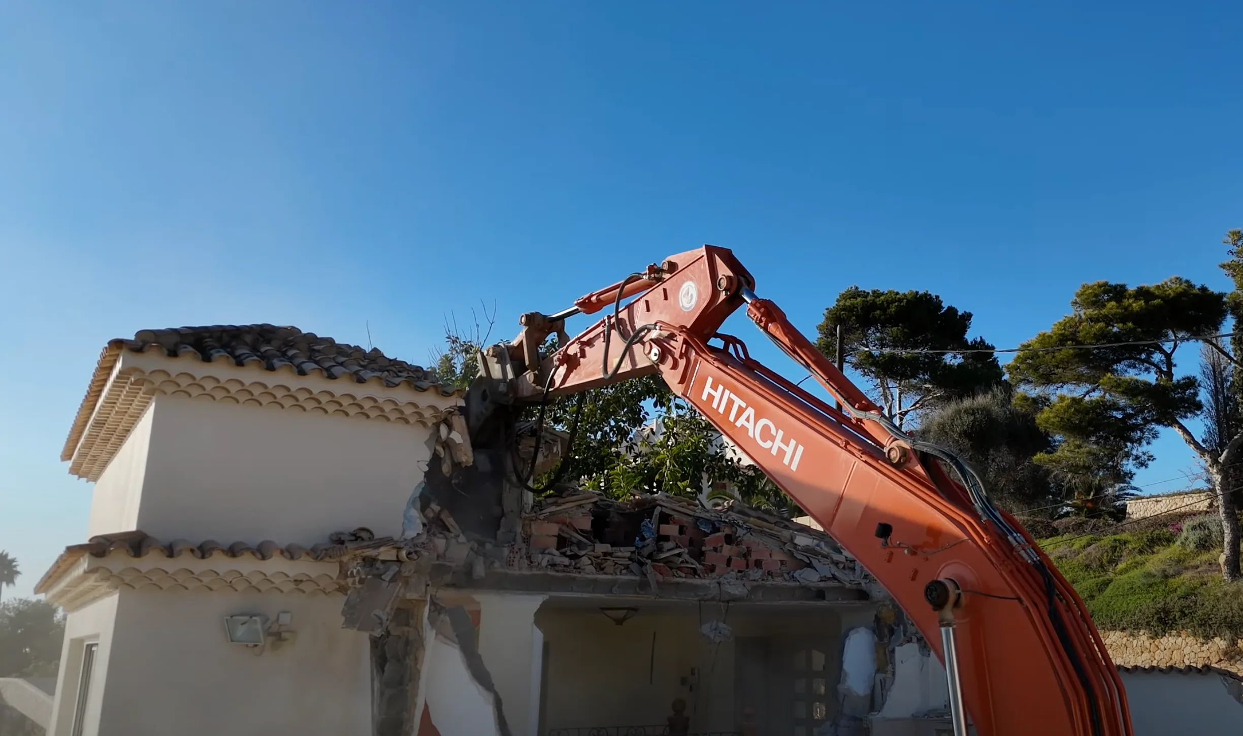 DEMOLICIÓN EN SANTA PONÇA miniatura 3