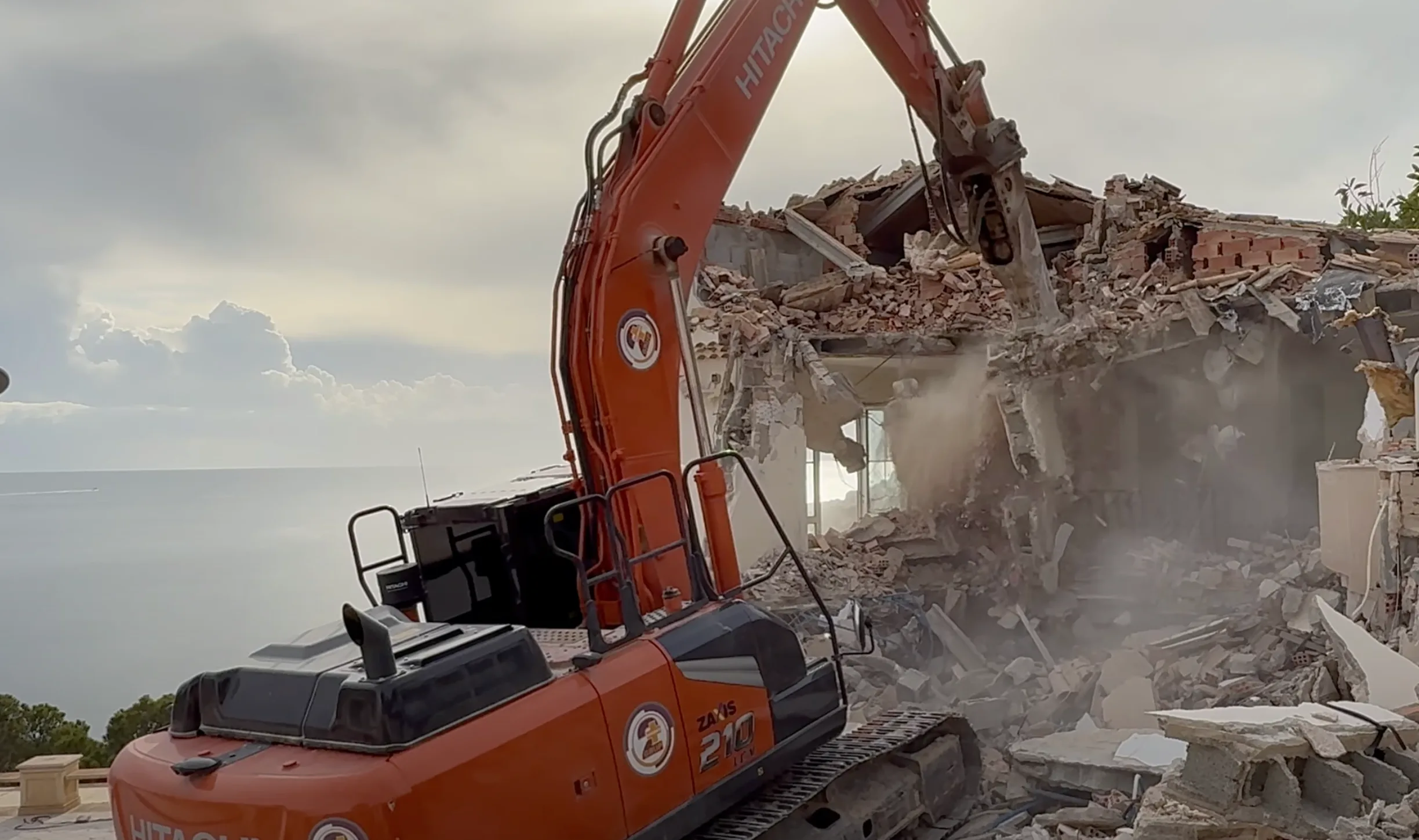 DEMOLICIÓN EN SANTA PONÇA miniatura 5