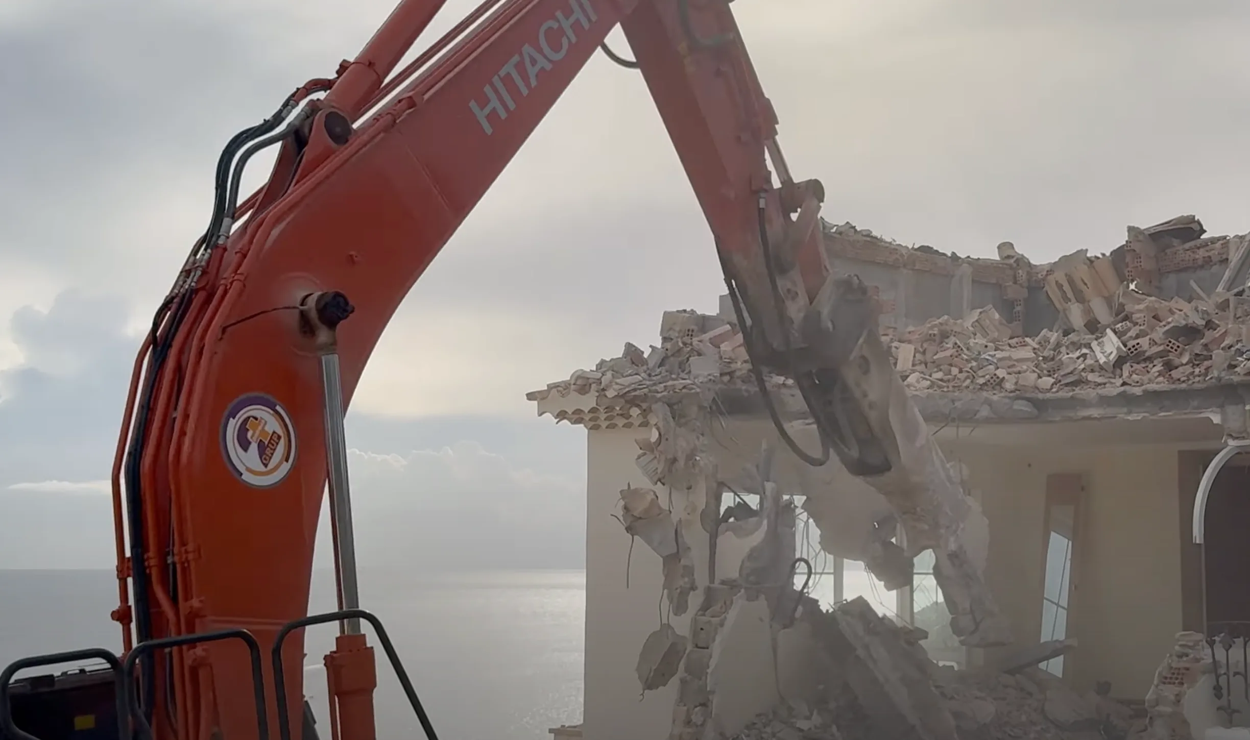 DEMOLICIÓN EN SANTA PONÇA miniatura 6