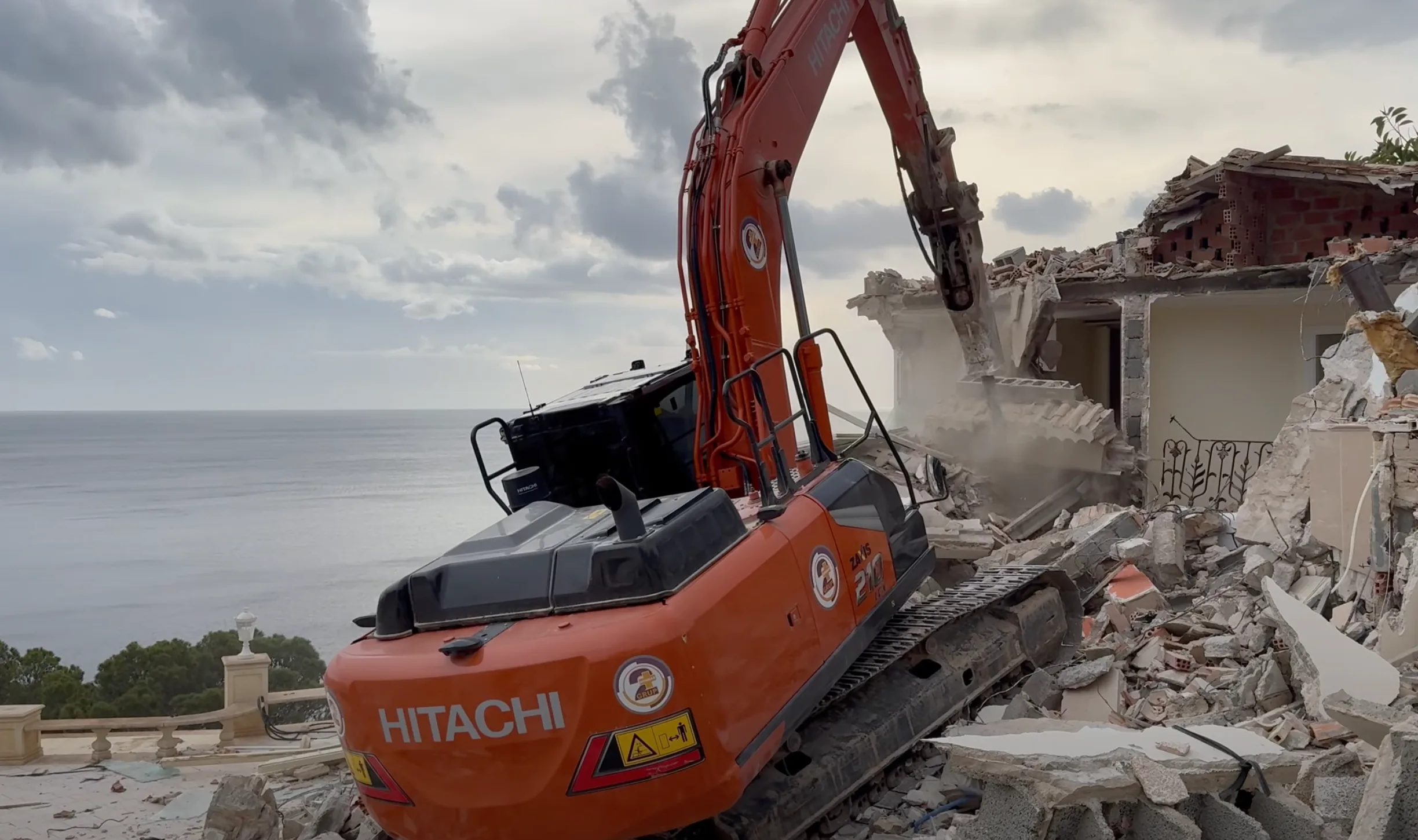DEMOLICIÓN EN SANTA PONÇA miniatura 7