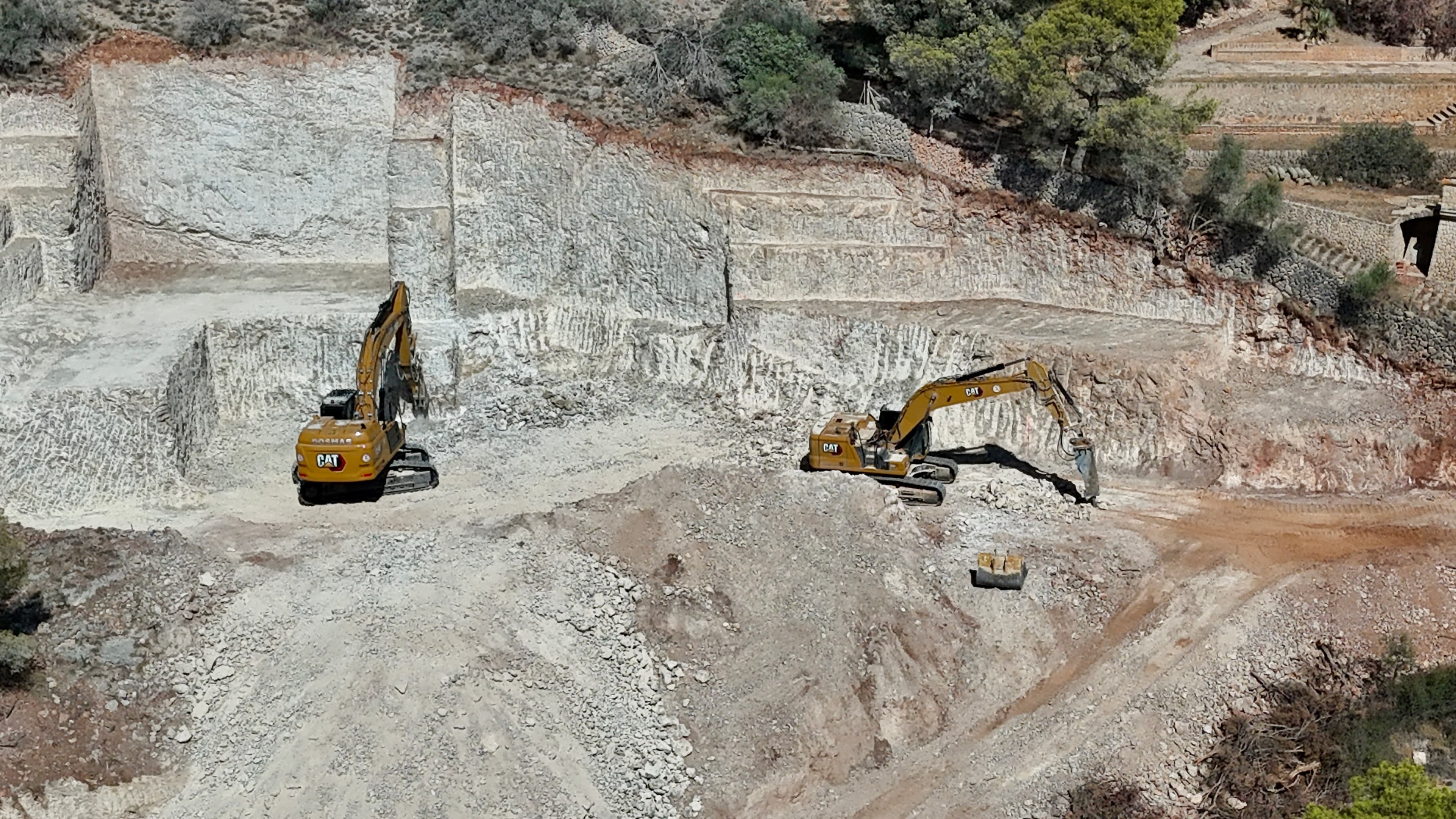 EXCAVACIÓN DE GRAN ENVERGADURA EN SON VIDA miniatura 4