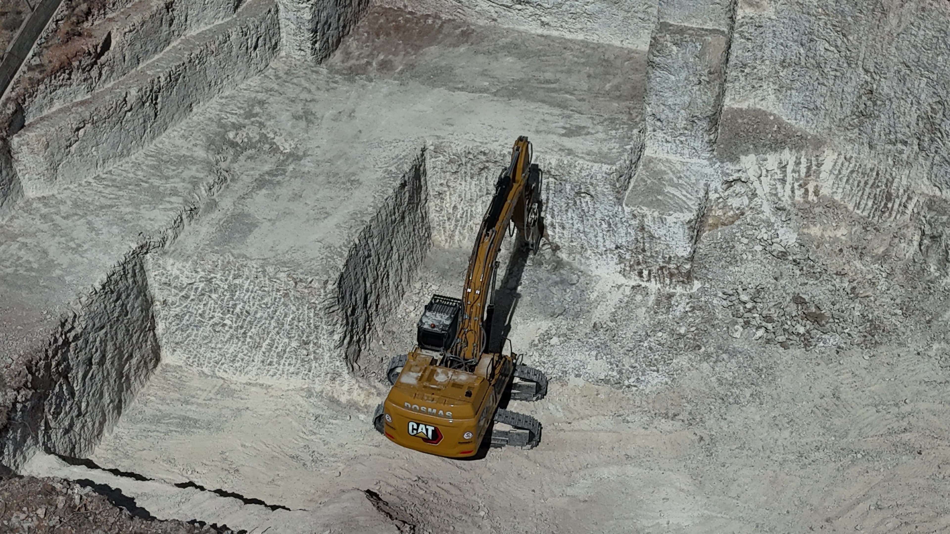 EXCAVACIÓN DE GRAN ENVERGADURA EN SON VIDA miniatura 5