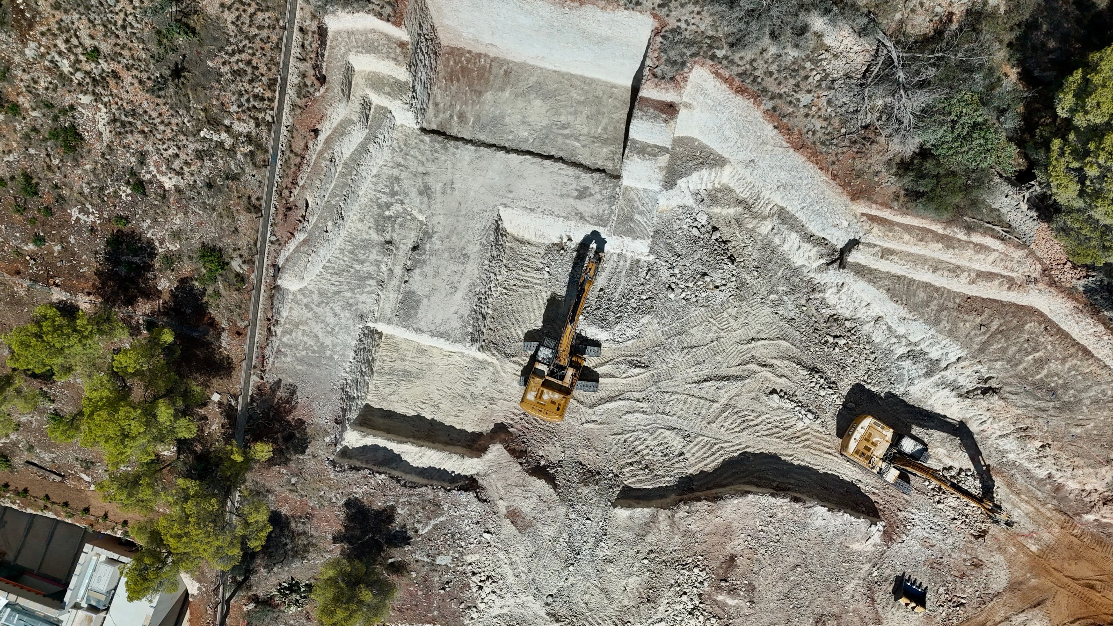 EXCAVACIÓN DE GRAN ENVERGADURA EN SON VIDA miniatura 6