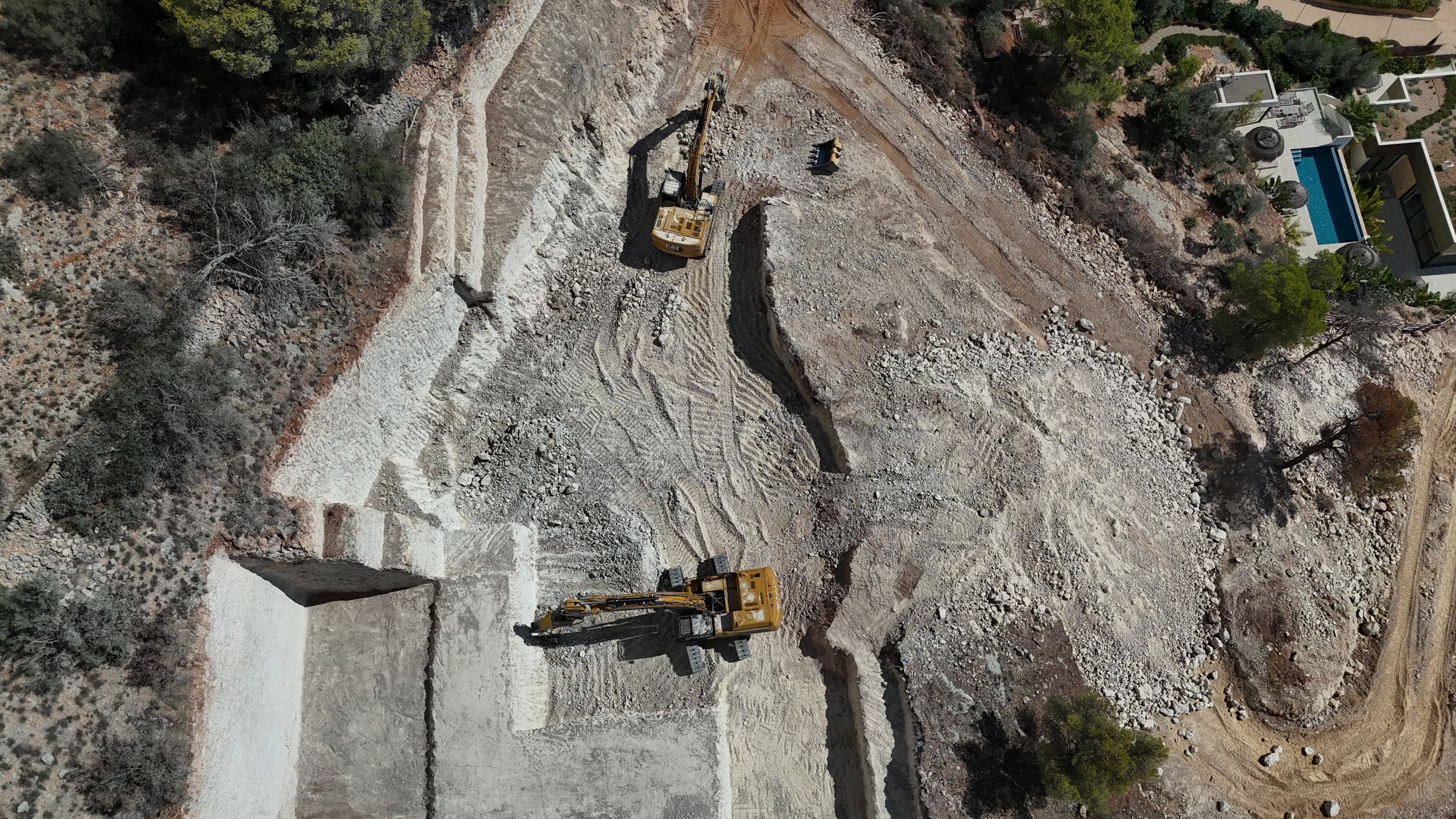 EXCAVACIÓN DE GRAN ENVERGADURA EN SON VIDA miniatura 7