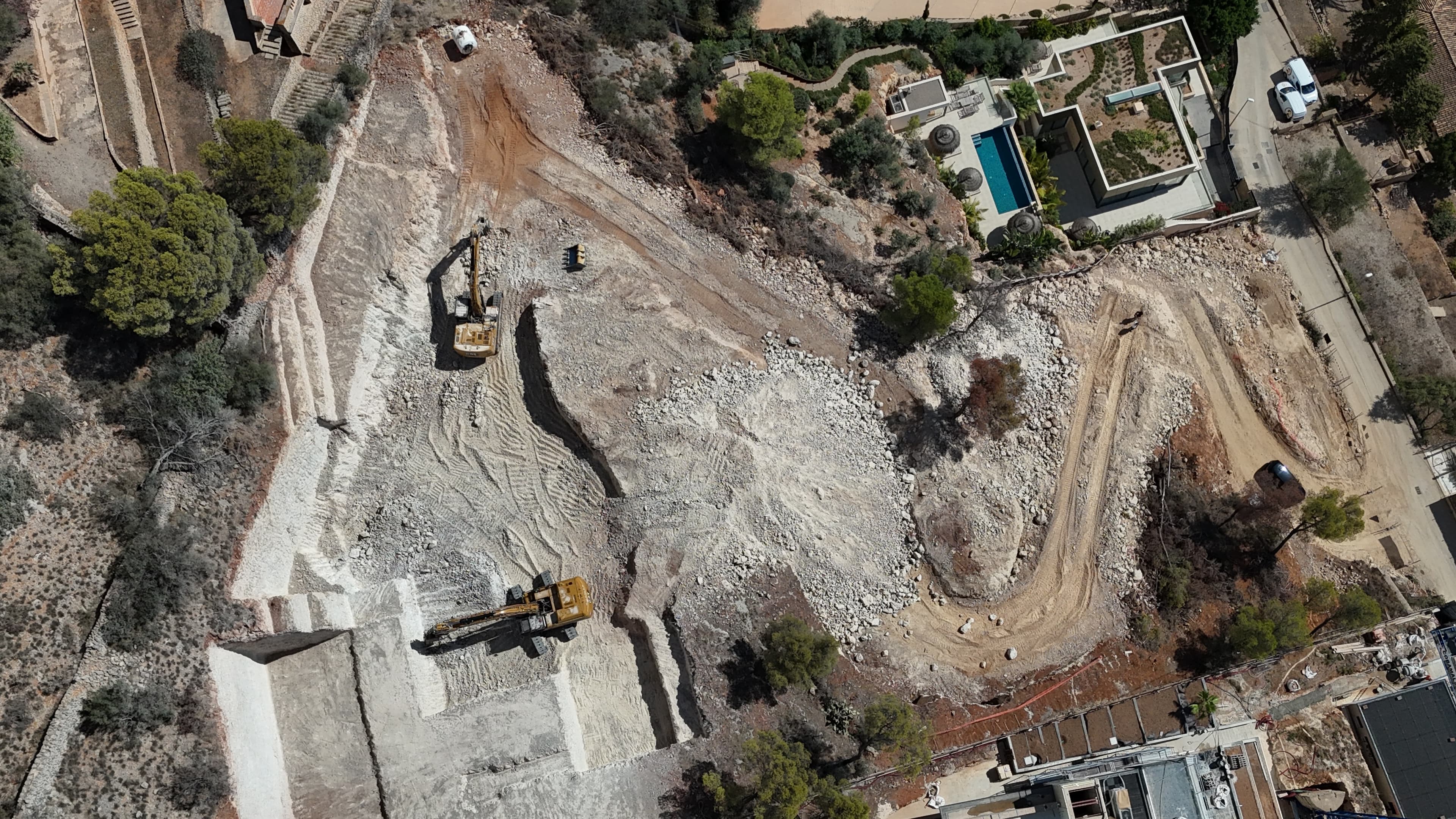 EXCAVACIÓN DE GRAN ENVERGADURA EN SON VIDA miniatura 9