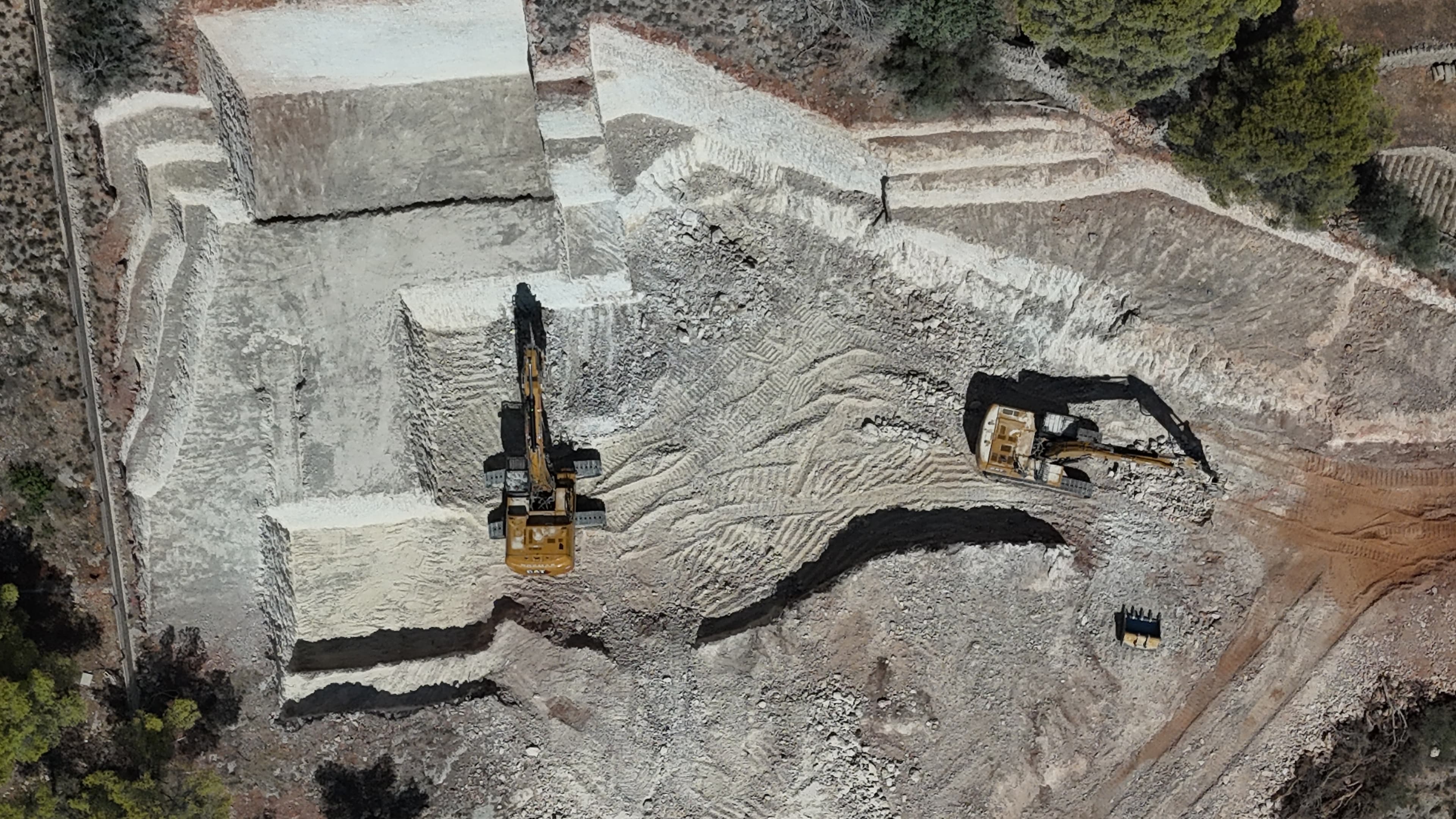 EXCAVACIÓN DE GRAN ENVERGADURA EN SON VIDA miniatura 10