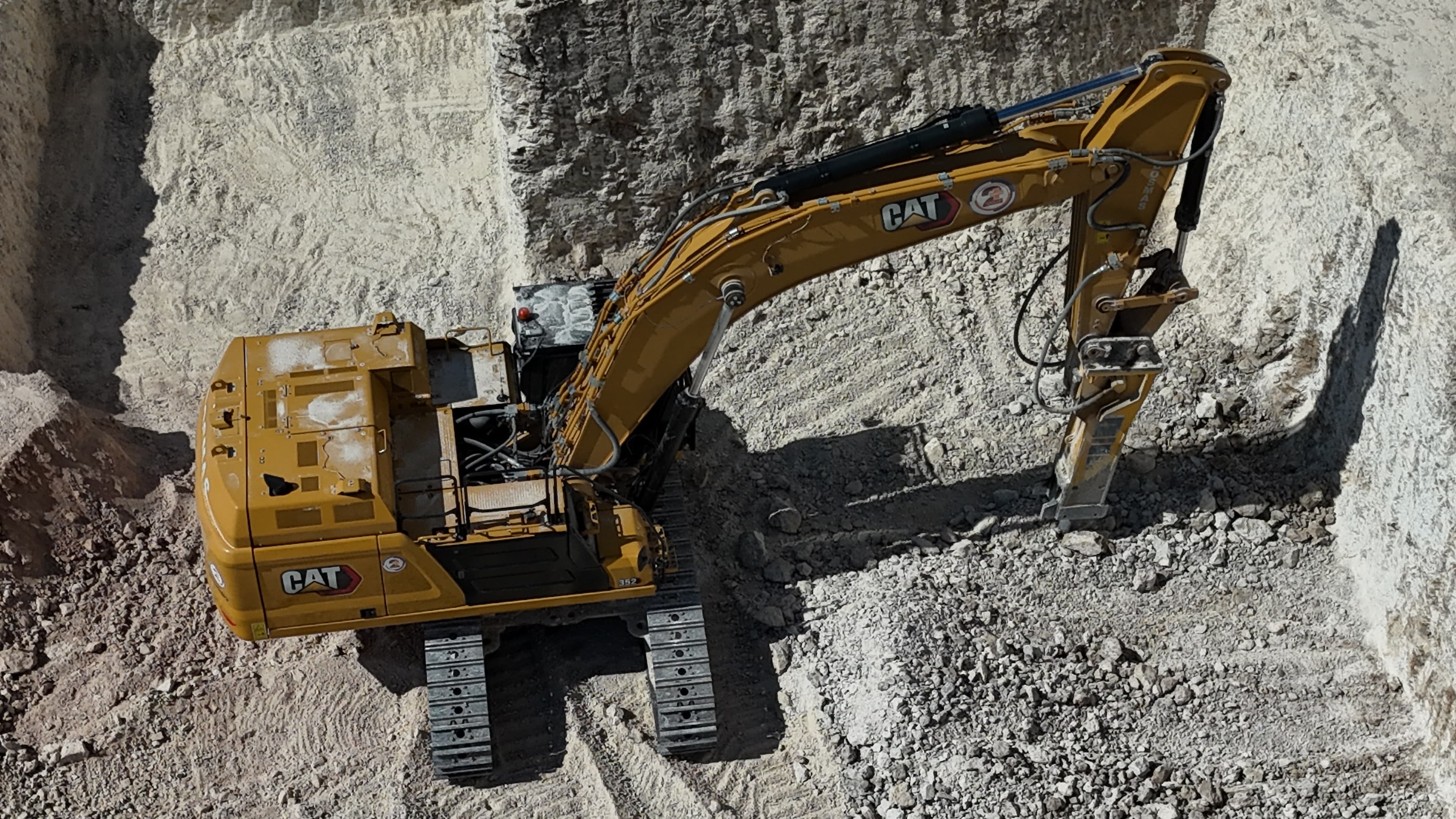 EXCAVACIÓN DE GRAN ENVERGADURA EN SON VIDA miniatura 11