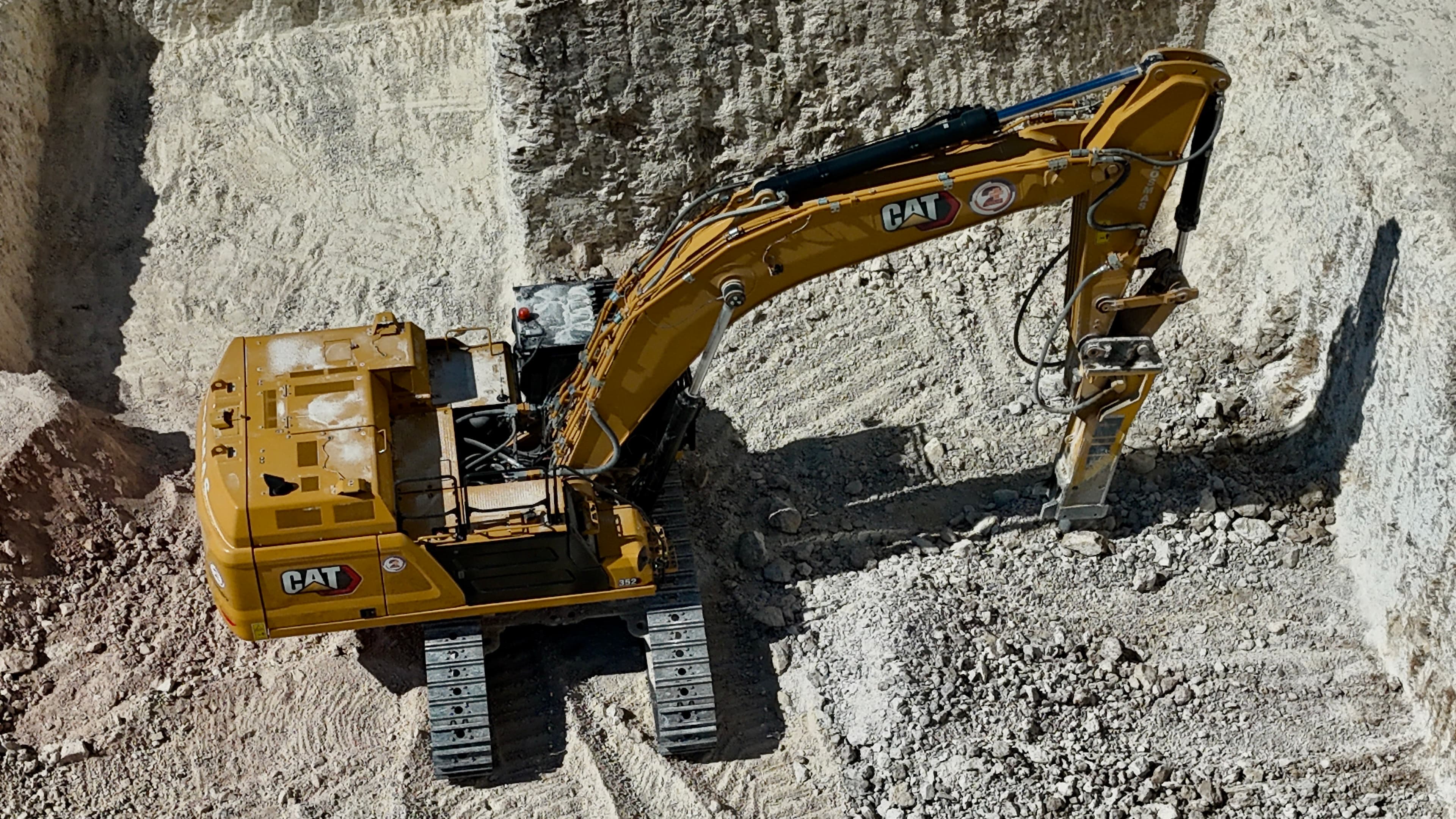 EXCAVACIÓN DE GRAN ENVERGADURA EN SON VIDA miniatura 12