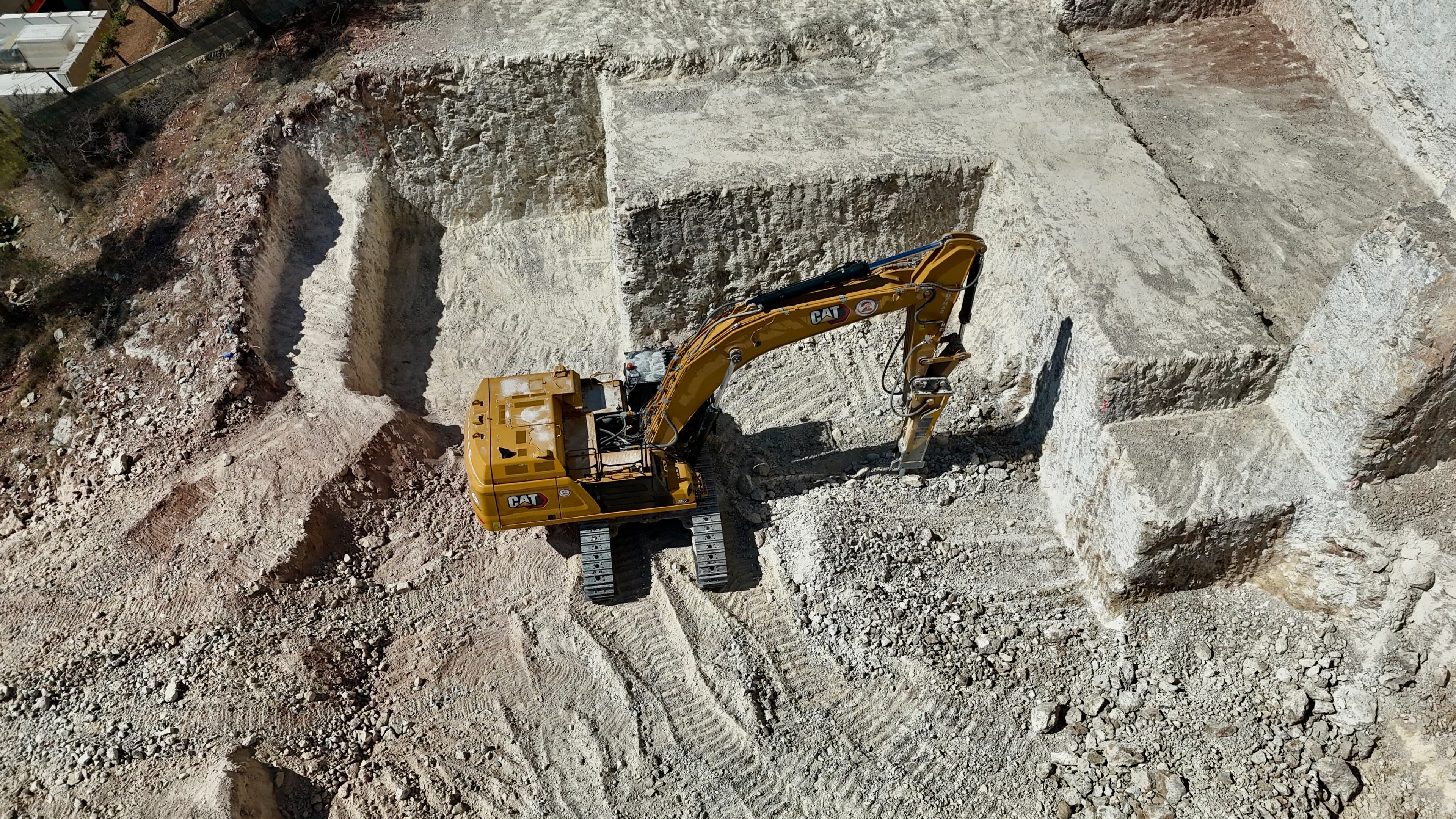 EXCAVACIÓN DE GRAN ENVERGADURA EN SON VIDA miniatura 13