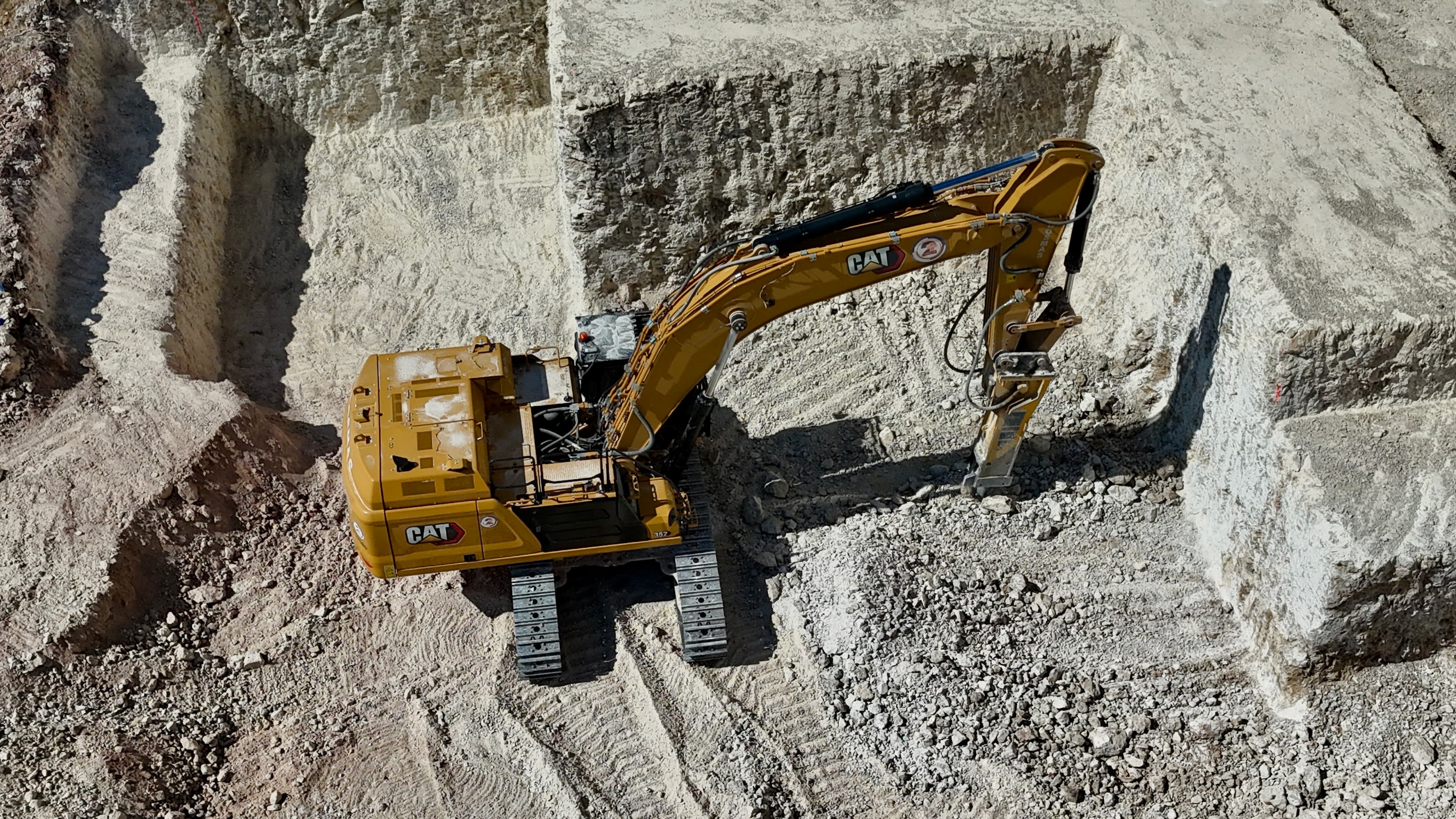 EXCAVACIÓN DE GRAN ENVERGADURA EN SON VIDA miniatura 14