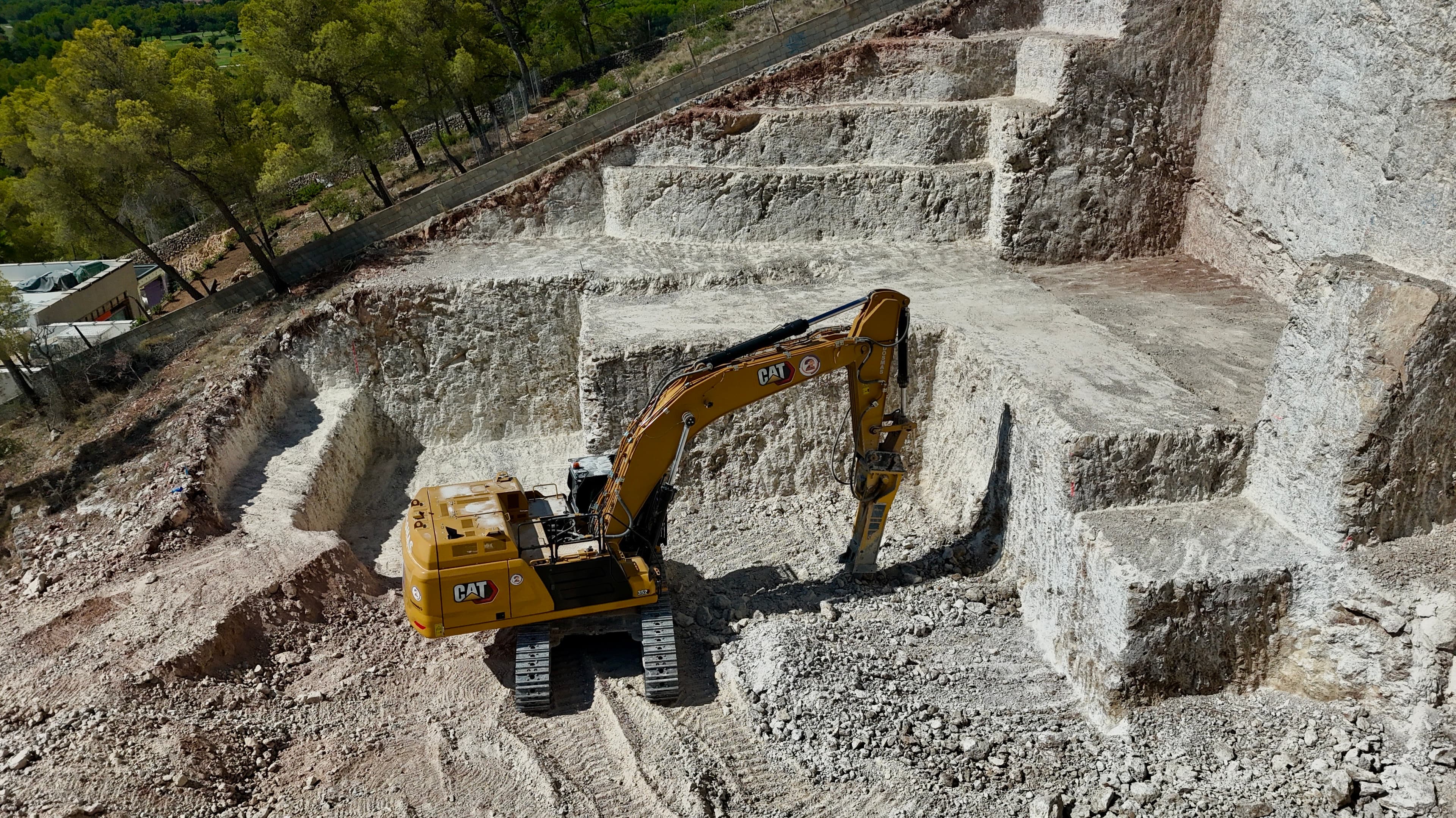 EXCAVACIÓN DE GRAN ENVERGADURA EN SON VIDA miniatura 15