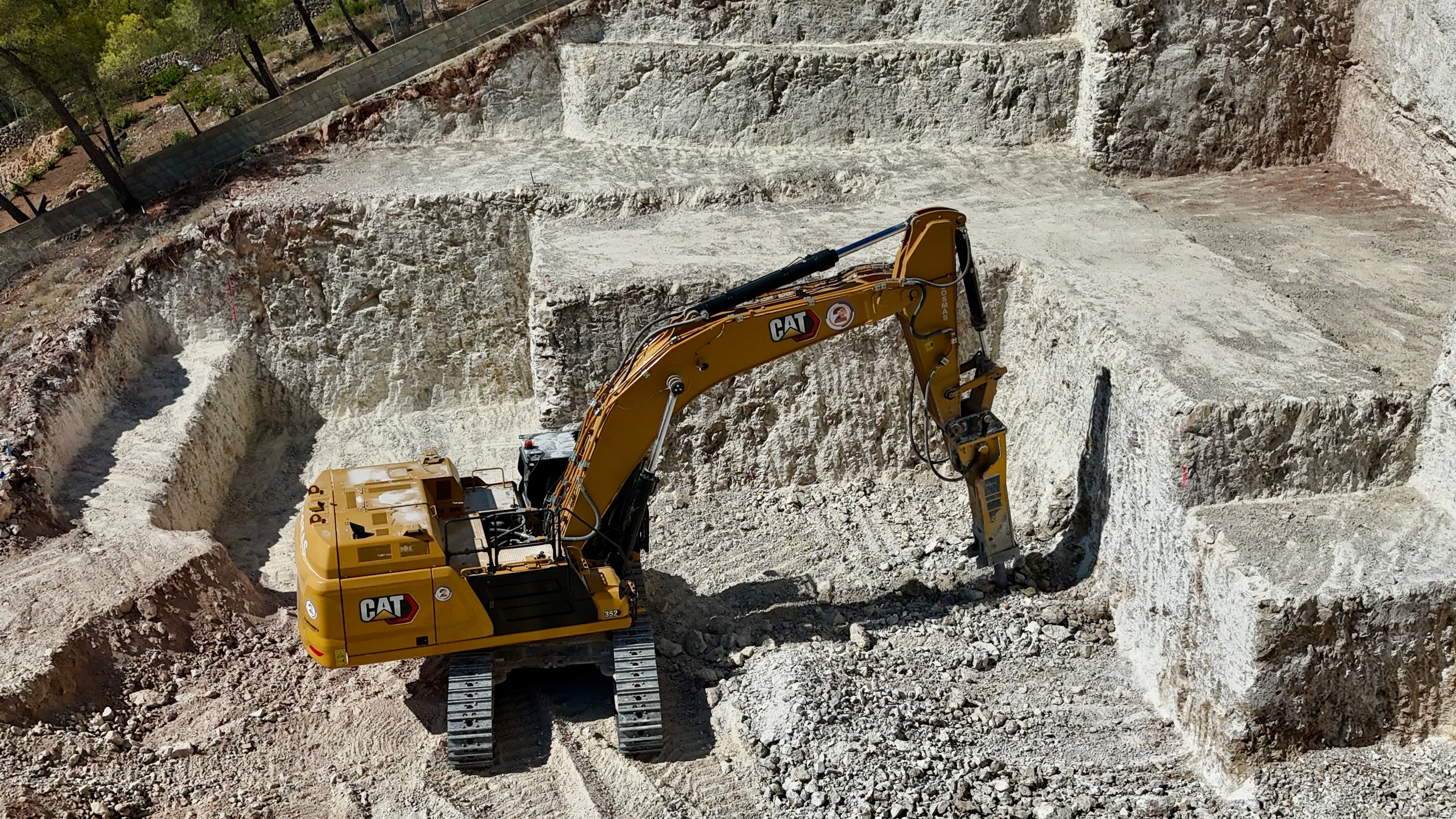 EXCAVACIÓN DE GRAN ENVERGADURA EN SON VIDA miniatura 16