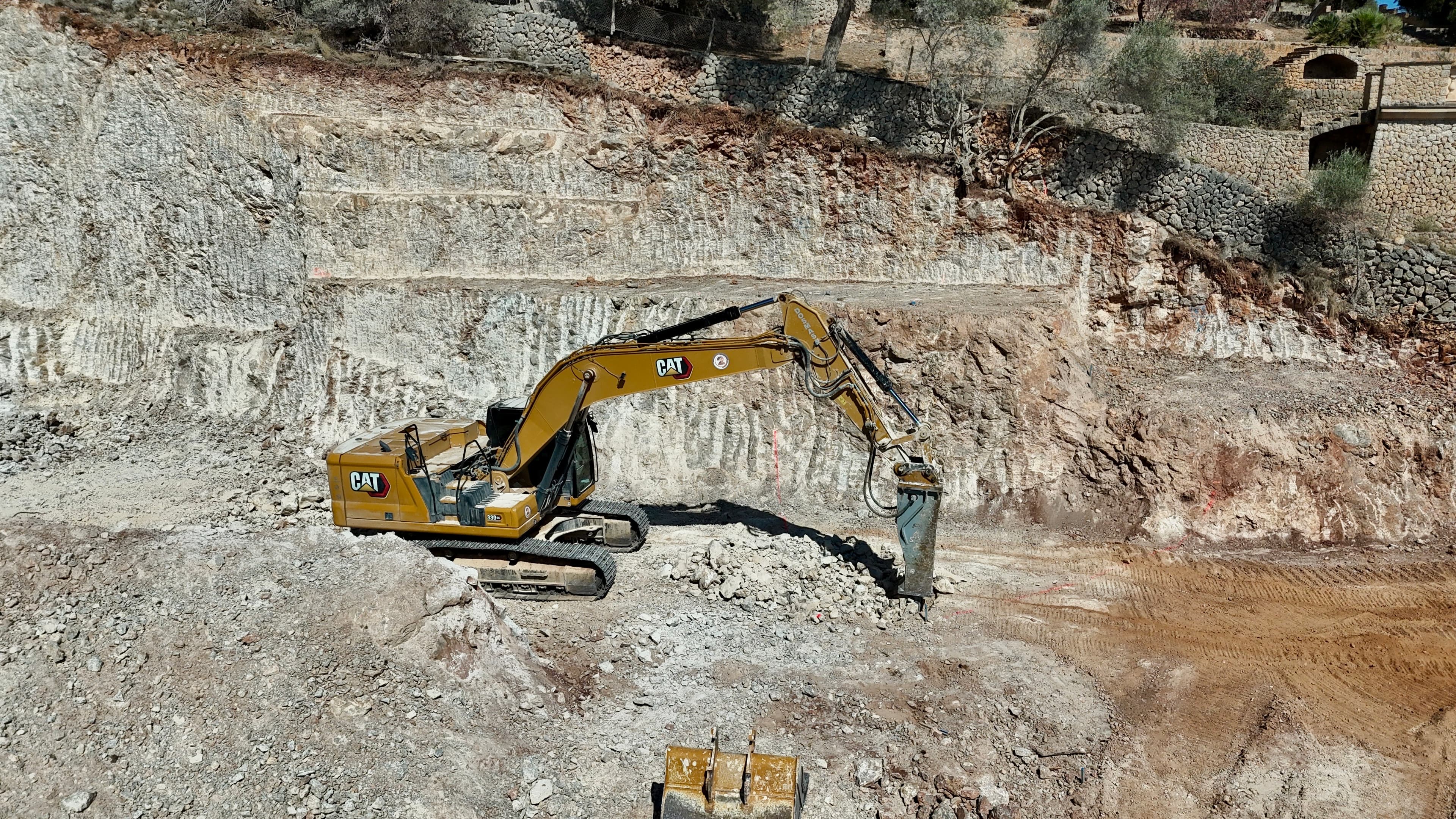 EXCAVACIÓN DE GRAN ENVERGADURA EN SON VIDA miniatura 17