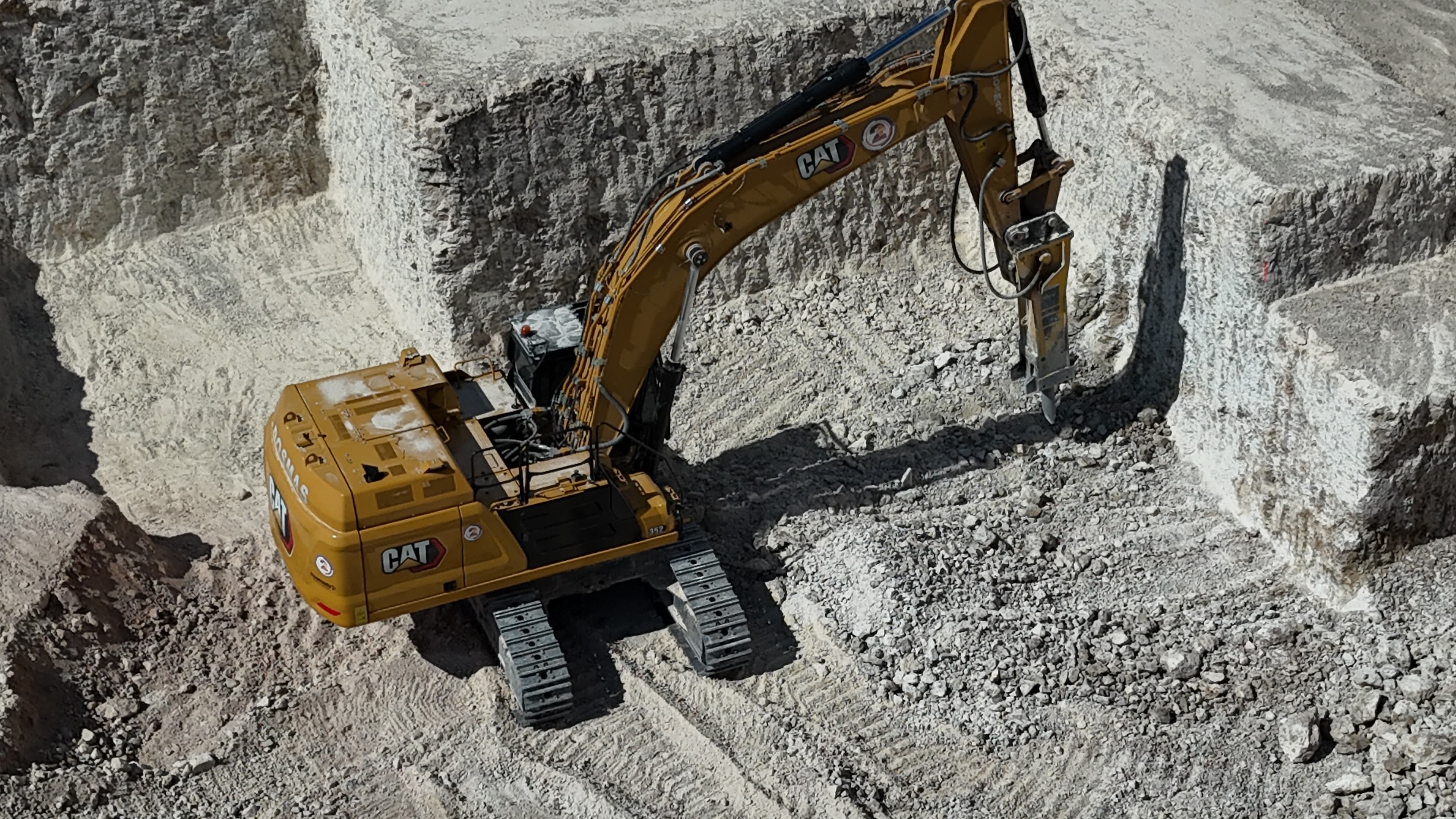 EXCAVACIÓN DE GRAN ENVERGADURA EN SON VIDA miniatura 19