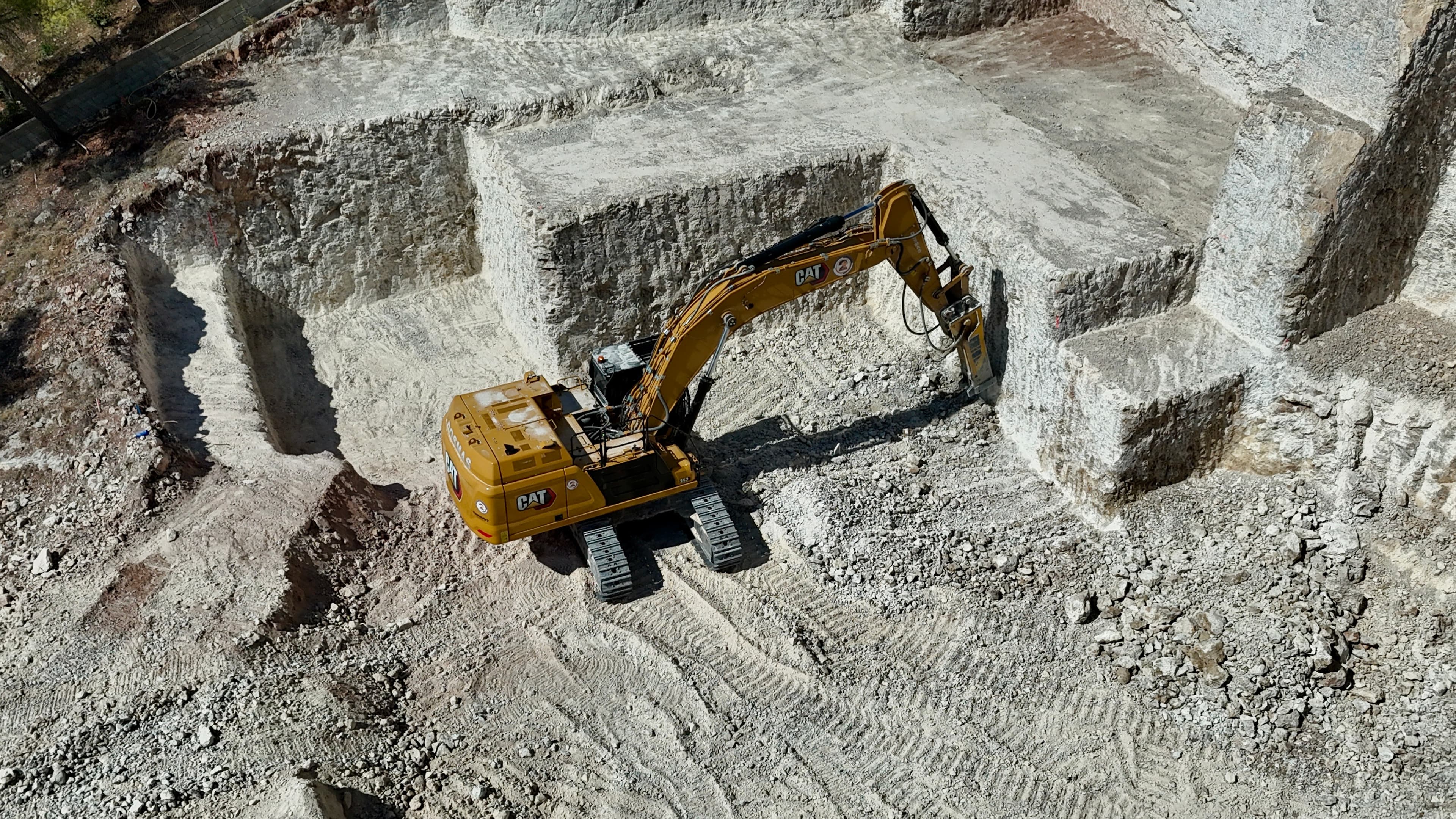 EXCAVACIÓN DE GRAN ENVERGADURA EN SON VIDA miniatura 20