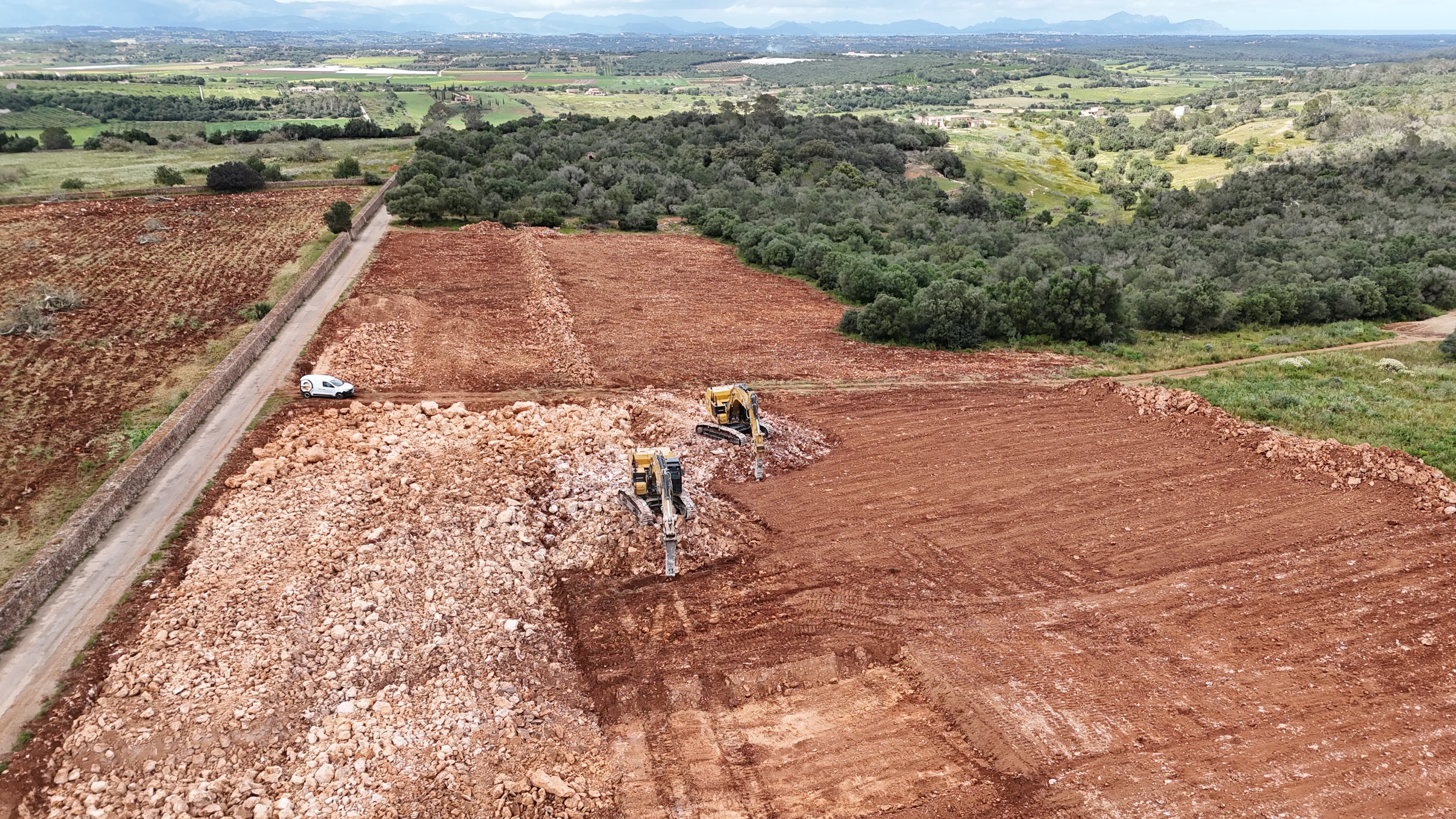 PREPARACIÓN DE TERRENO PARA NUEVA VIÑA EN SON RIBOTET miniatura 2